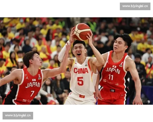 《篮球世界杯战况激烈 中国队力争晋级四强 决赛悬念十足》 《篮球世界杯战况激烈 中国队力争晋级四强 决赛悬念十足》